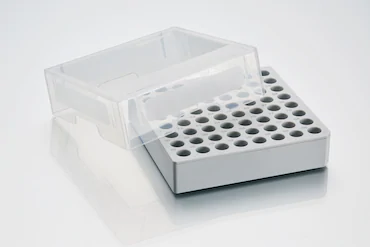 艾本德儲存盒 8 × 8, 可放置 64  個試管， 1  –  2  mL，3  件，高 53  mm，2  英寸，聚丙烯材料，可耐受最低 -86  °C，可高溫高壓滅菌，帶蓋子并具有數(shù)字字母標識